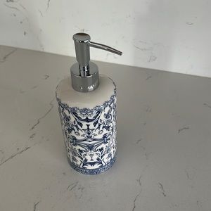 Kassatex soap dispenser